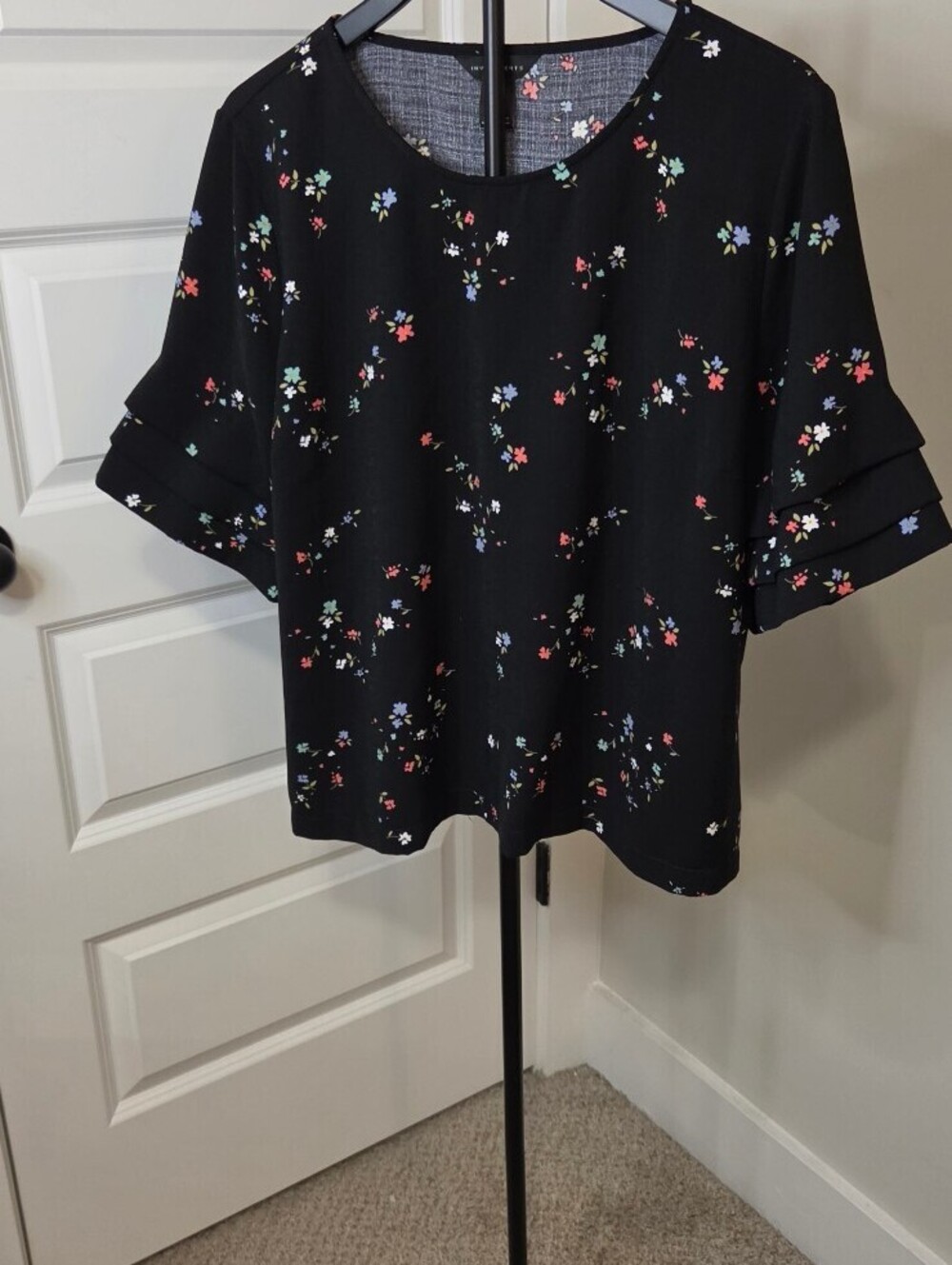 Investments Black Floral Layered Ruffle Sleeve Blouse XL